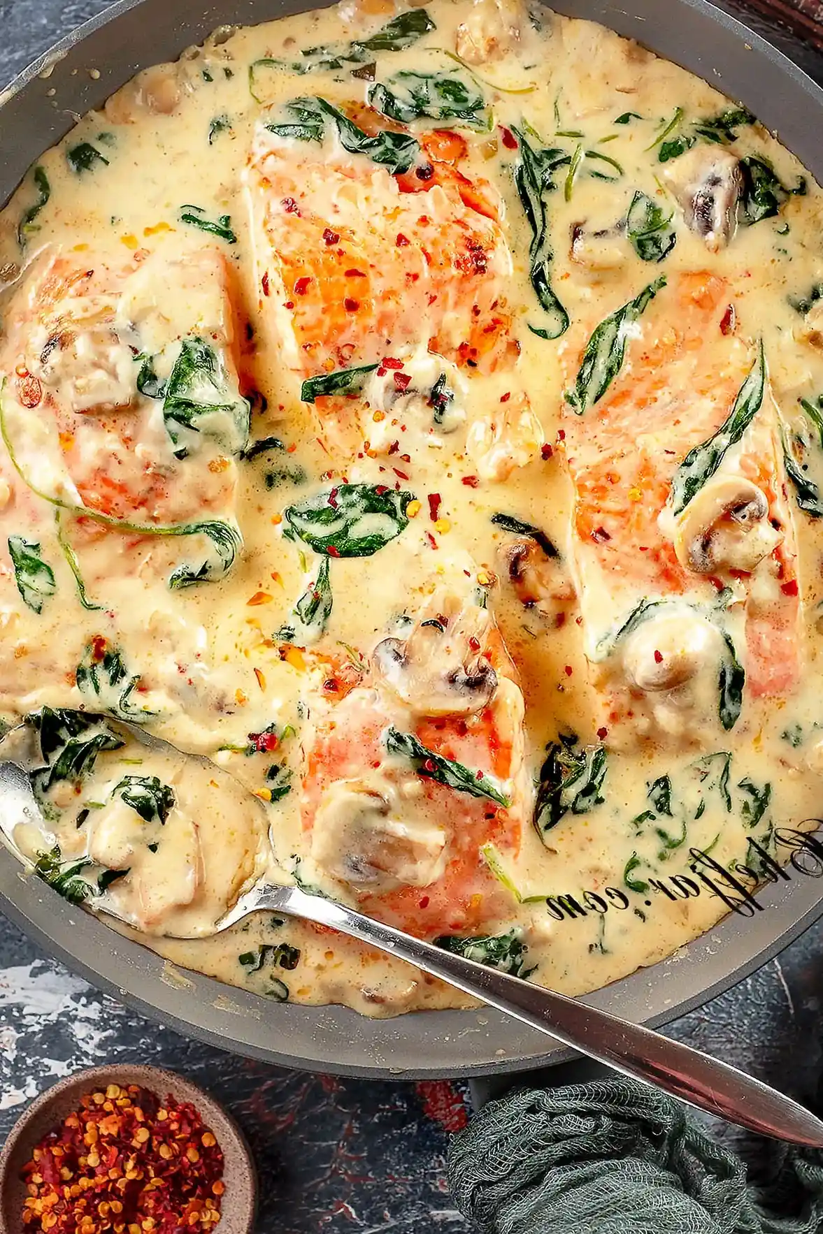 Creamy Salmon Florentine with Spinach and Mushrooms 3 Recipe image