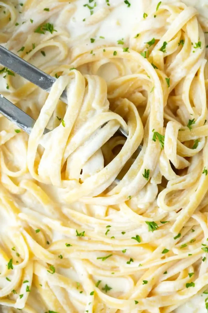 Restaurant Style Creamy Alfredo Sauce